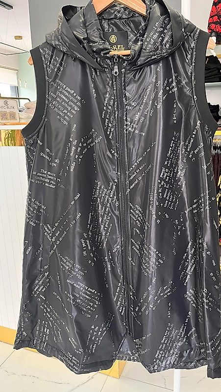 YAZI BASKILI UZUN YELEK