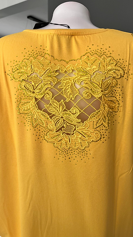 SIRT PENCERELİ TİŞÖRT