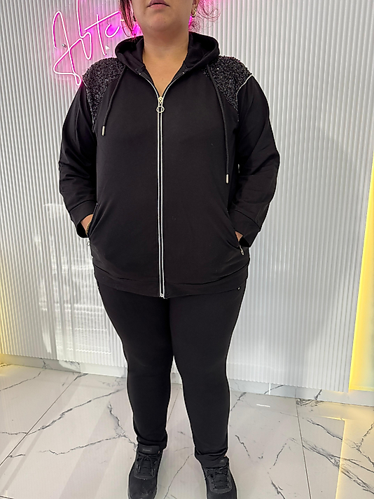 KAPŞONLU EŞOFMAN TAKIMI