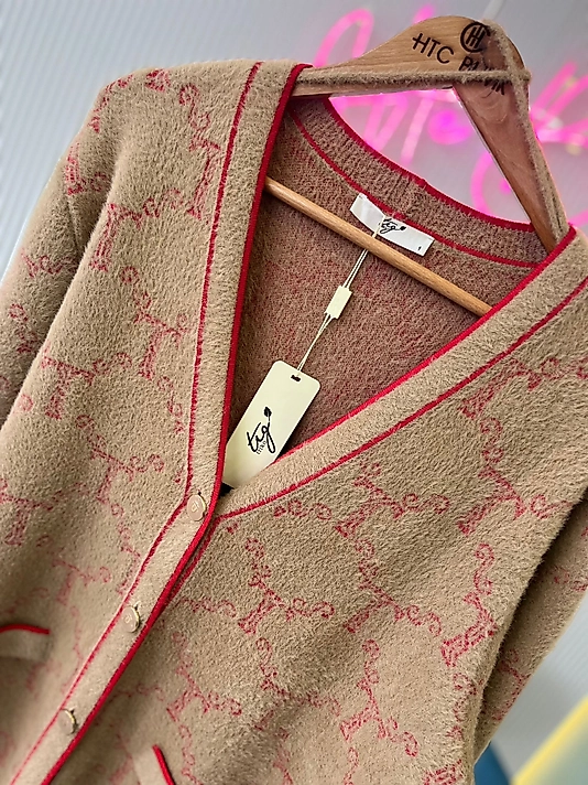 LOGO DESENLİ MİNK HIRKA