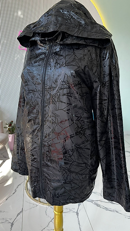 DESENLİ SİYAH YAĞMURLUK