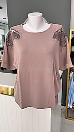 KUM KELEBEK PENCERELİ TİŞÖRT