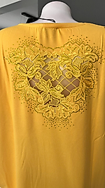 SIRT PENCERELİ TİŞÖRT